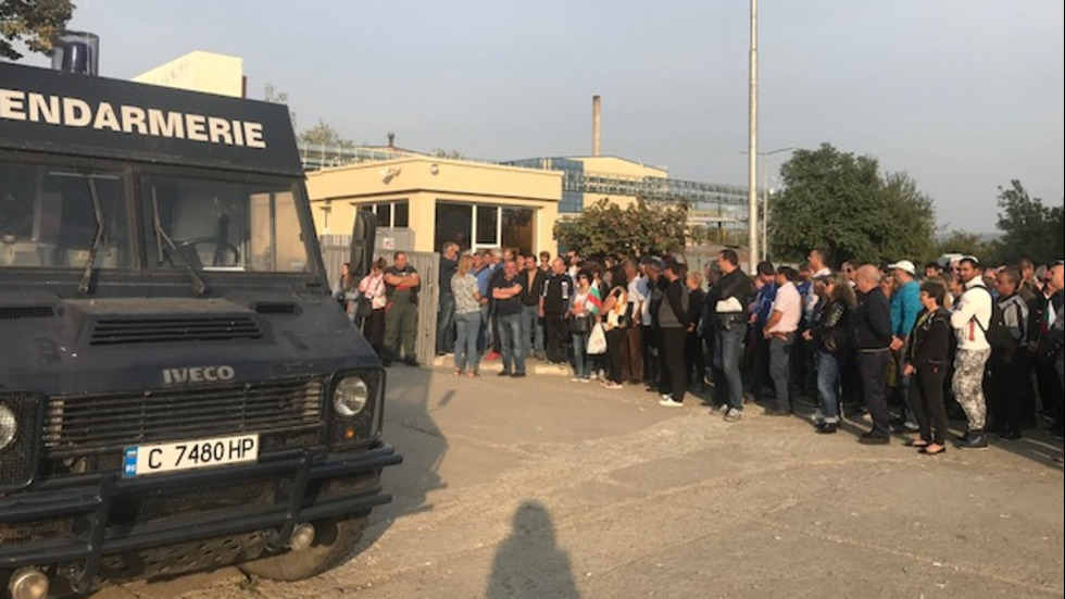 Протестите на служителите на заводите на Миню Стайков продължават