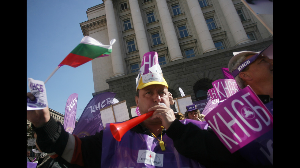 Протест за по-високи доходи: Хиляди блокираха центъра на София