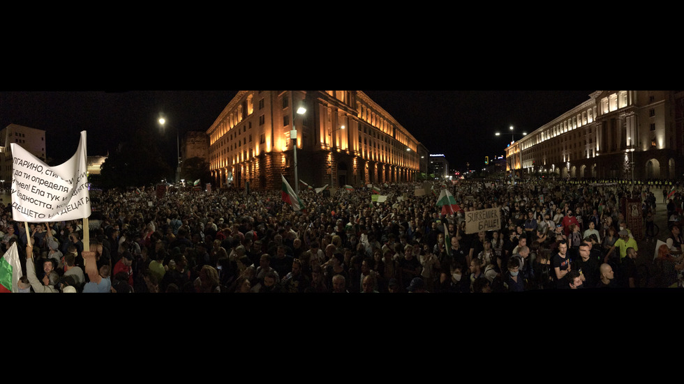 Напрежението на протеста в София ескалира