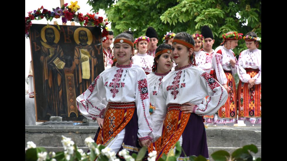 Как празнуваме Деня на българската азбука, просвета и култура (ГАЛЕРИЯ)