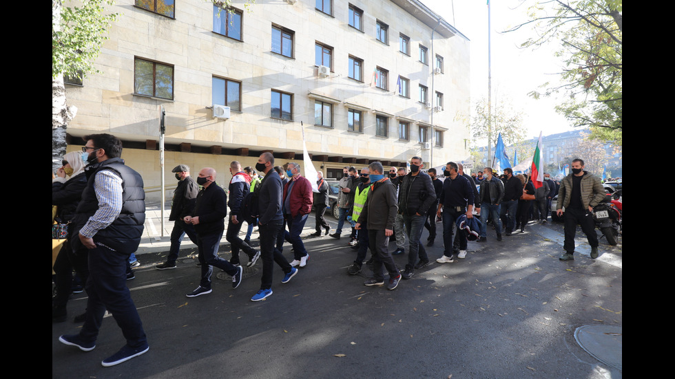 Полицейските служители излизоха на протест