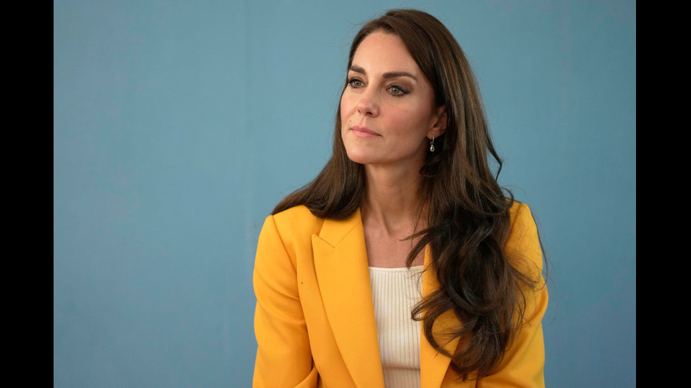 ЕЛЕГАНТНА В ЖЪЛТО: Принцесата на Уелс Катрин на благотворително събитие в Бат