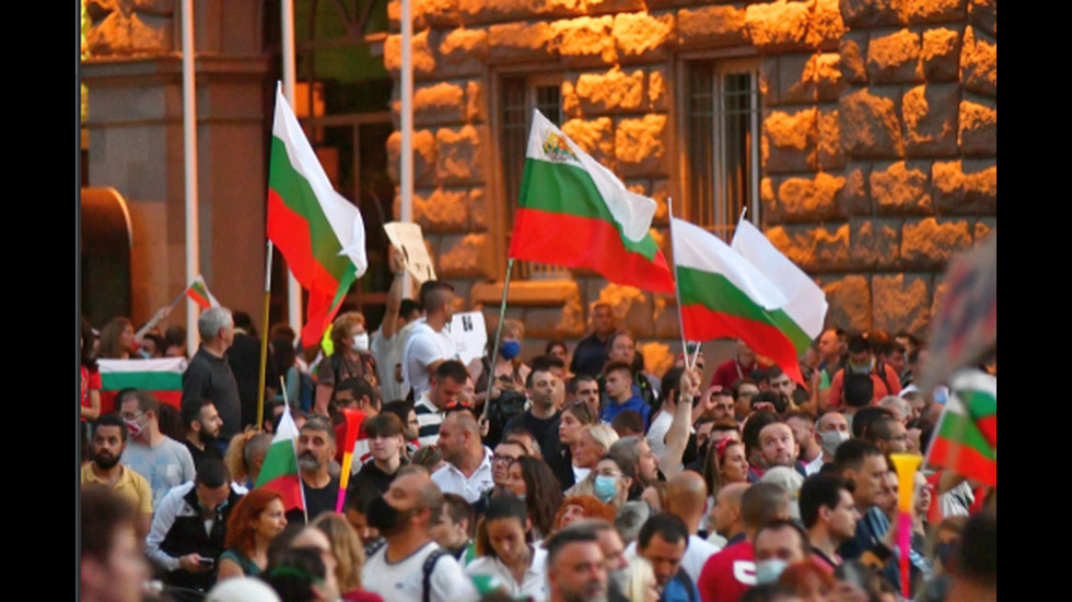 Седма поредна вечер на протести в центъра на София