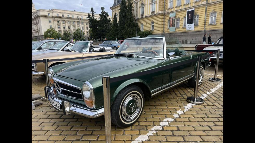 Парад на ретро автомобили в София