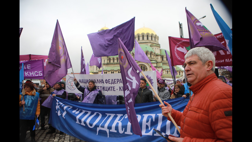 Работници от въглищните централи - на протест в София