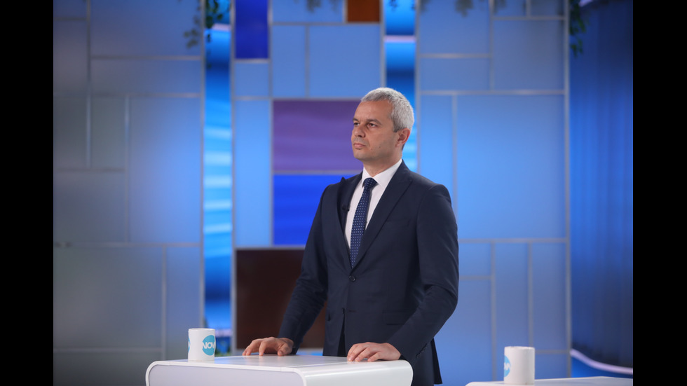 ЗАД КАДЪР: Изборният ден по NOVA В СНИМКИ