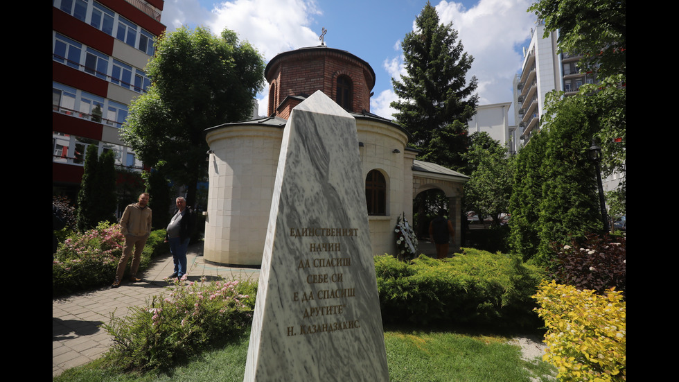 Откриха паметник на лекарите, загинали от COVID-19