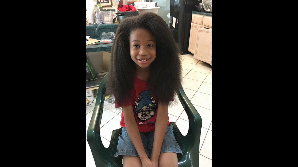 8-годишно момче пусна коса, за да я отреже и дари за деца, болни от рак