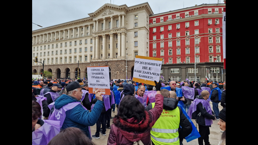 Синдикати от КНСБ и КТ „Подкрепа“ излизат на протест пред МС