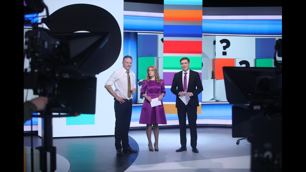 ЗАД КАДЪР: Изборният ден по NOVA В СНИМКИ