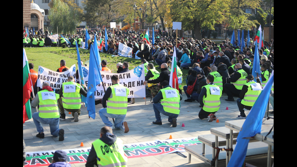 Полицейските служители излизоха на протест