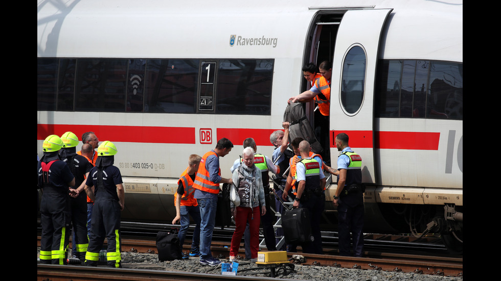 Дете загина, бутнато пред влак на гарата във Франкфурт