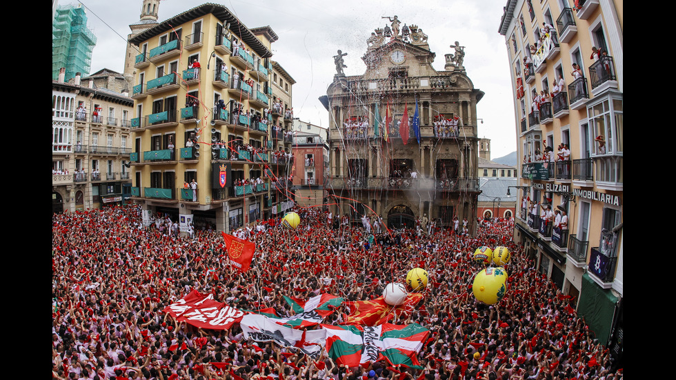 Отново надбягване с бикове в Памплона