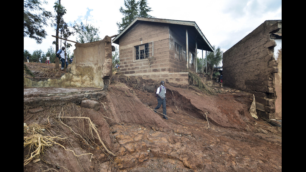 41 загинаха, след като язовирна стена се срути в Кения