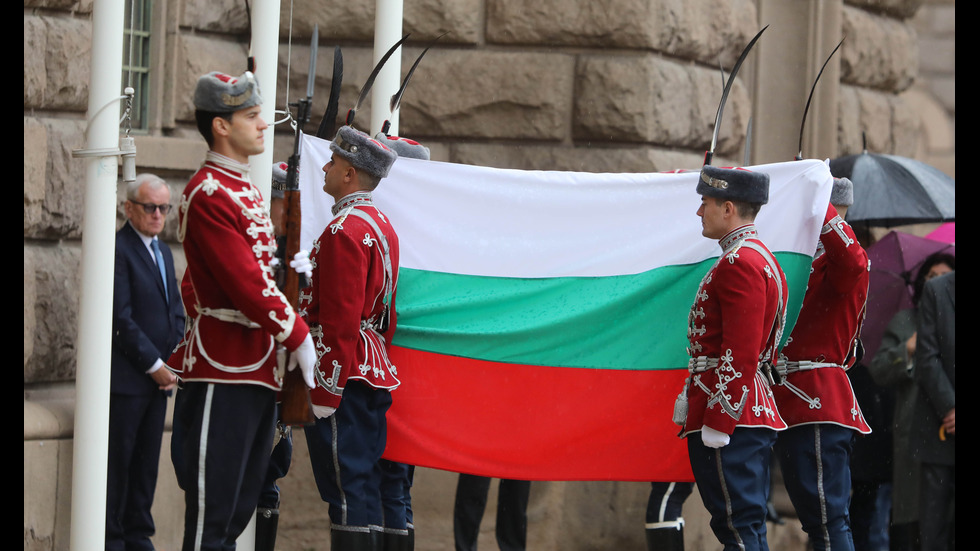 Вдигането на знамето пред президентството