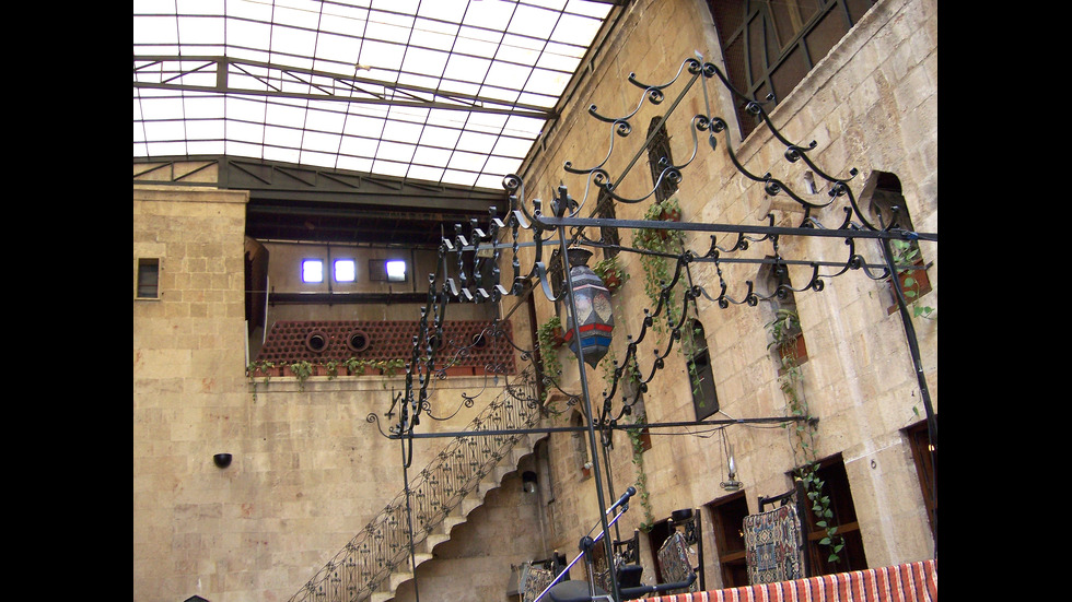 НОВ ЖИВОТ: Легендарен хотел в Алепу се възражда като музей