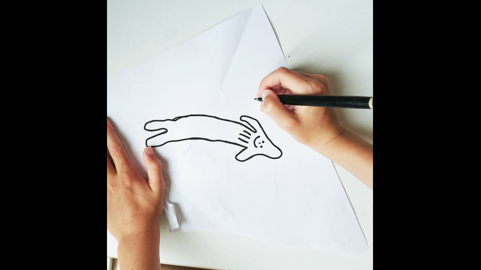 Баща създава уникални колажи с картините на 6-годишния си син