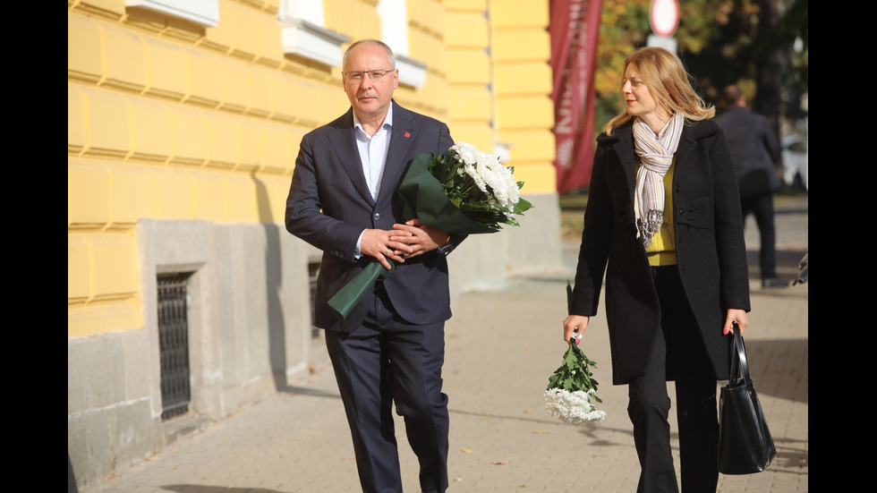 Поклонение пред големия български писател акад. Антон Дончев