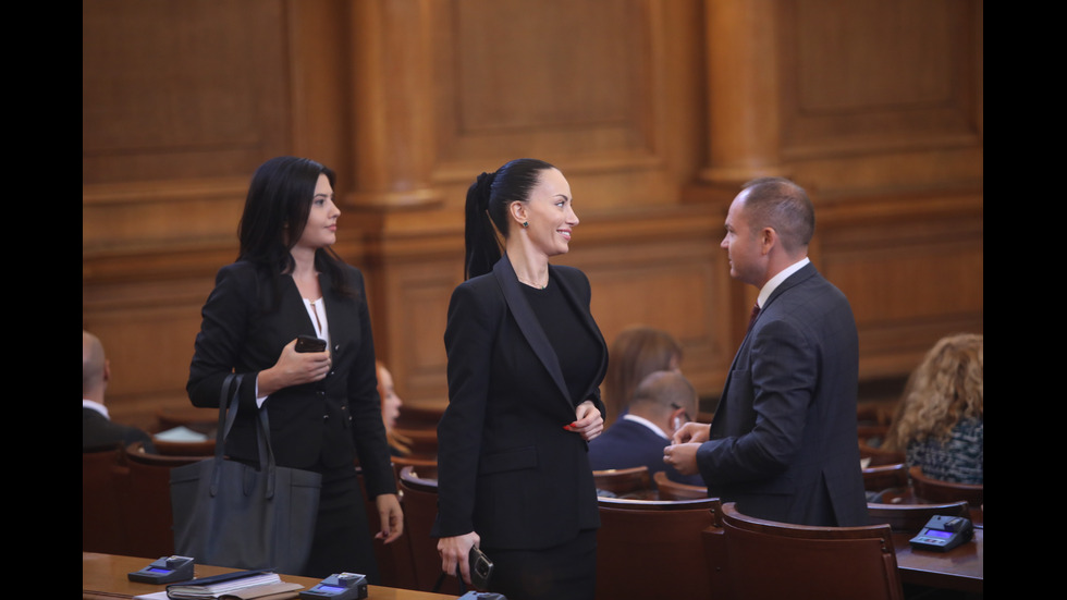 Ден втори: Парламентът в криза