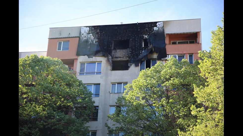 Пожар пламна в блок в София