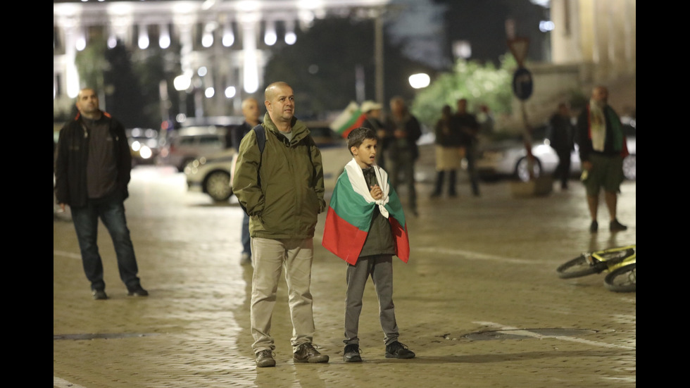 Недоволни протестират за поредна вечер в София