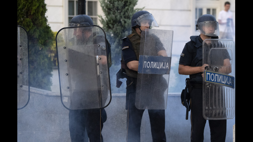 Напрежение в четвъртия ден на протестите в Скопие, има ранени полицаи