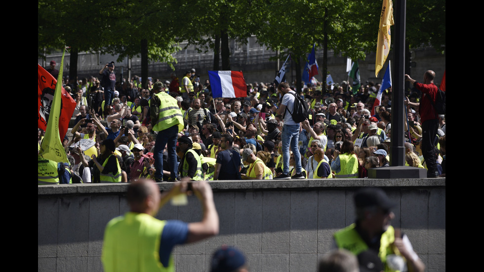 Сблъсъци при протест в Париж, 120 души са арестувани