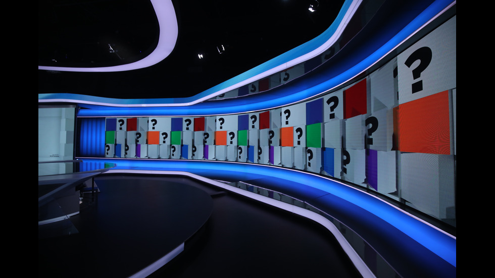 ЗАД КАДЪР: Изборният ден по NOVA В СНИМКИ