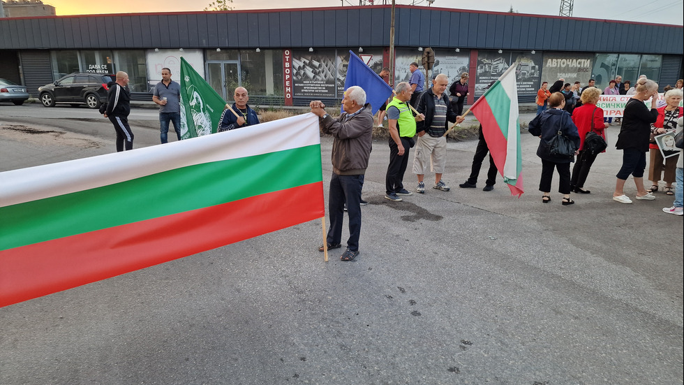 Протест блокира пътя между Гълъбово и Мъдрец