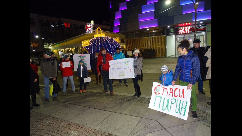 Протести против строителство и сеч в Пирин