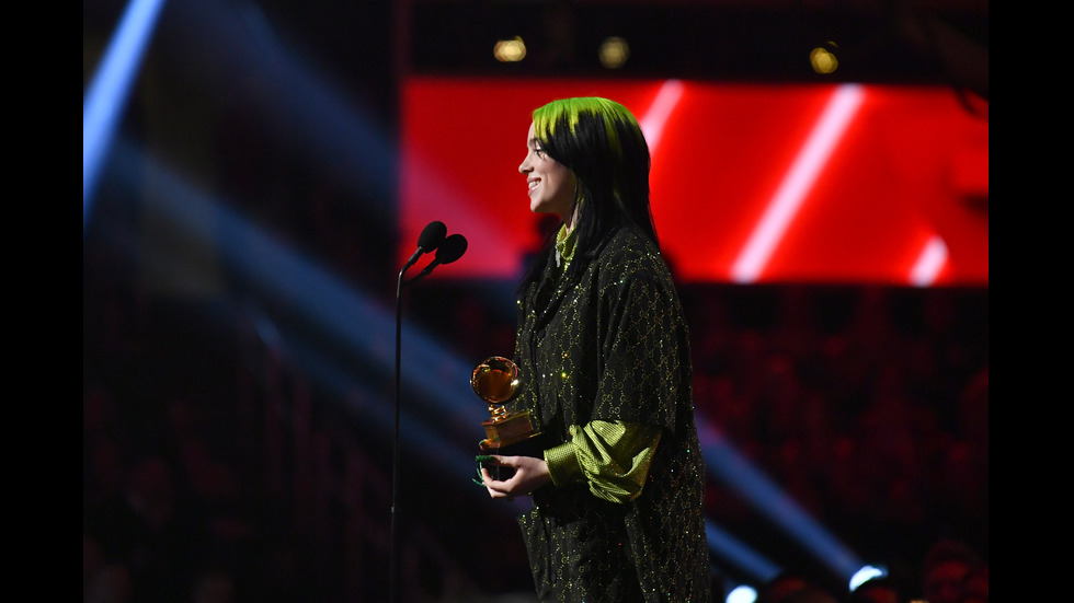 Стил и сексапил завладяха червения килим на наградите „Грами”