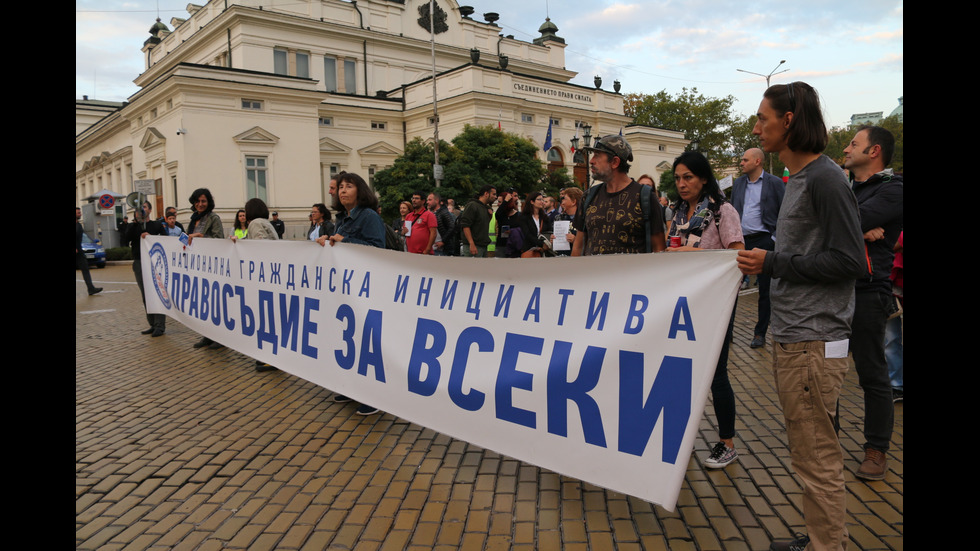 Протест заради кандидатурата на Гешев за главен прокурор блокира центъра на София