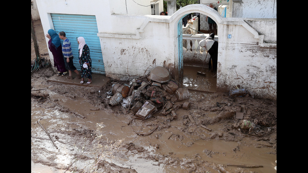 Огромни наводнения в Тунис взеха жертви