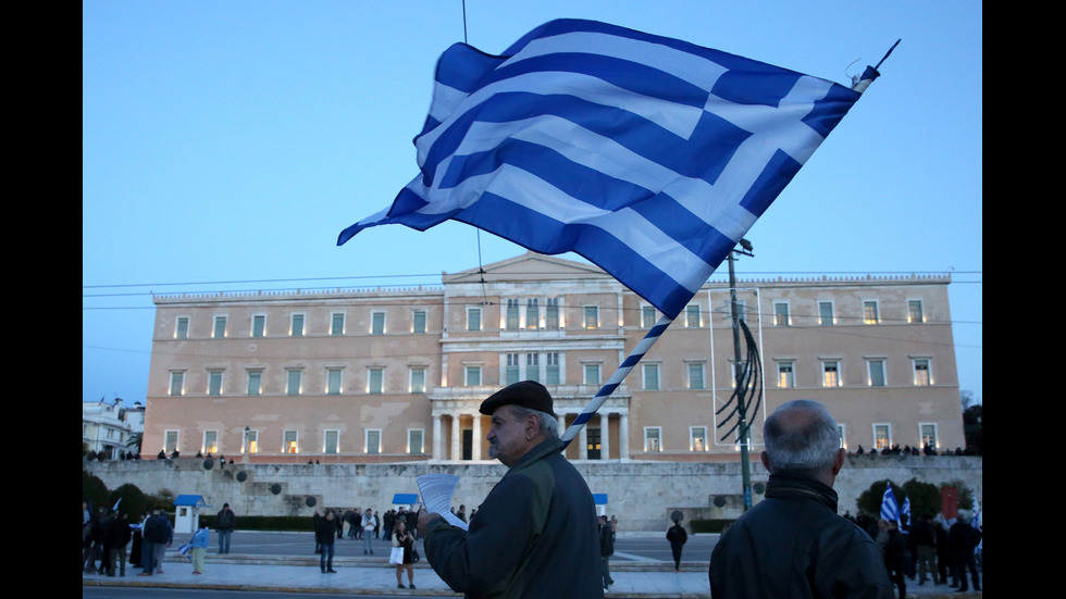 Размирици пред парламента в Атина