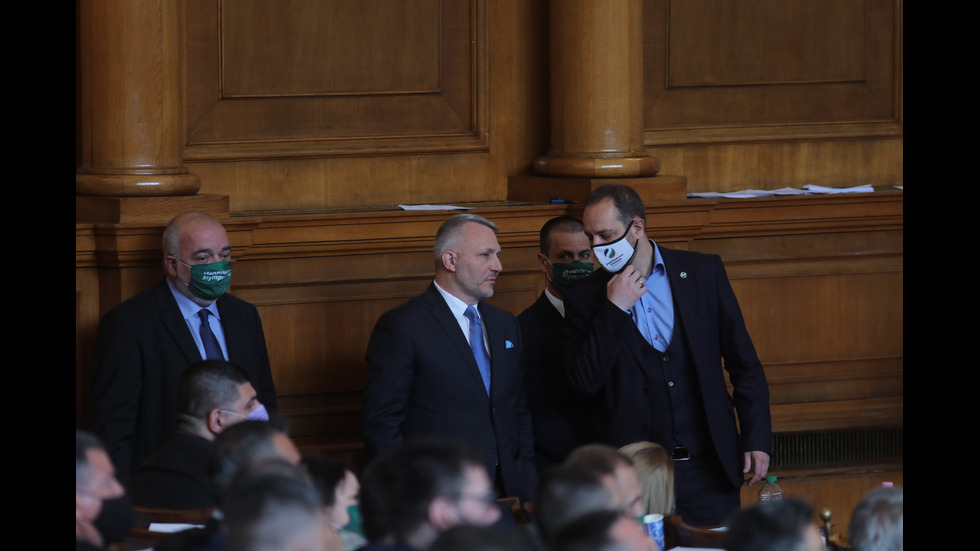 Бурни дебати в първия работен ден на новото Народно събрание