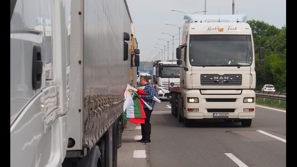 Превозвачи от Варна на протест на АМ "Хемус"