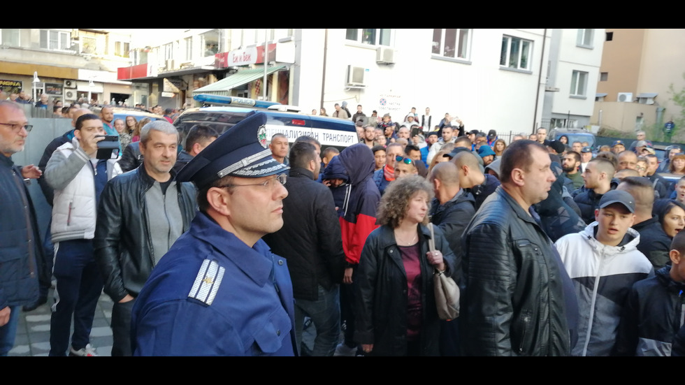 Напрежение и протести заради бой в магазин в Габрово