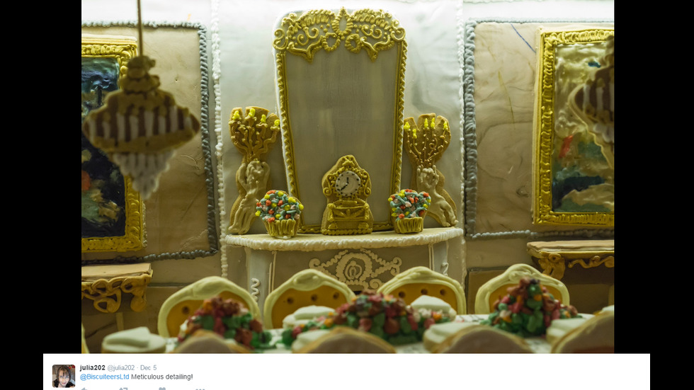 Кулинарни "архитекти" сътвориха дворец от меденки