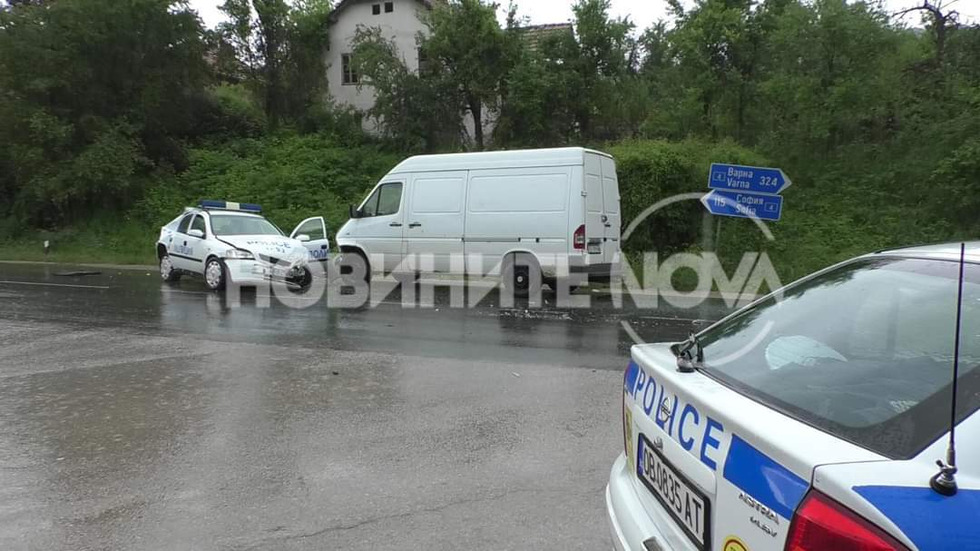 Камион блъсна патрулка на пътя Варна - София