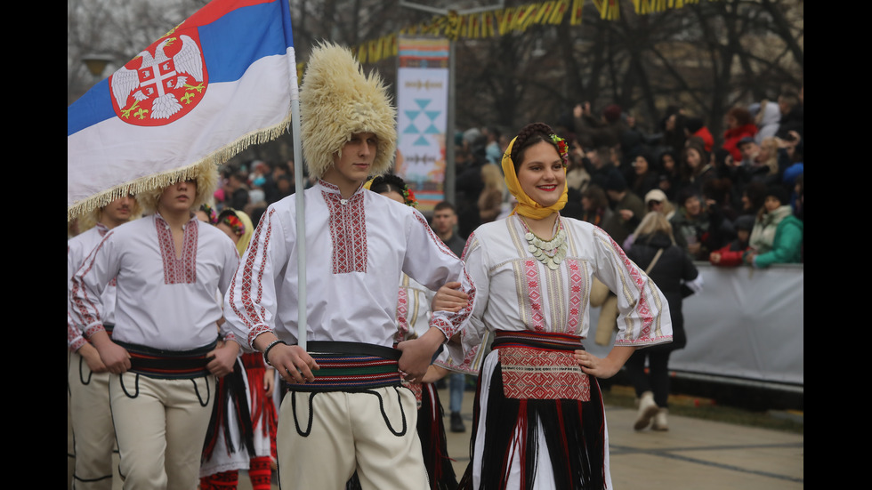 Над 12 000 участници на „Сурва“ в Перник
