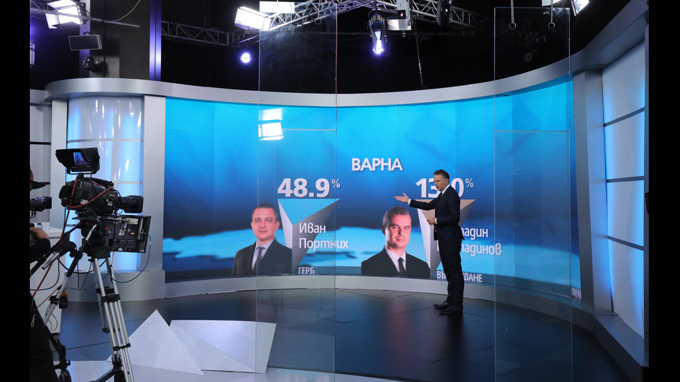 Изборното студио на NOVA - в и зад кадър