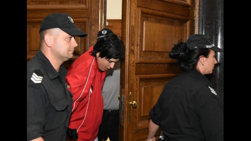 Домашен арест за мъжа, намушкал младеж в тролей в София