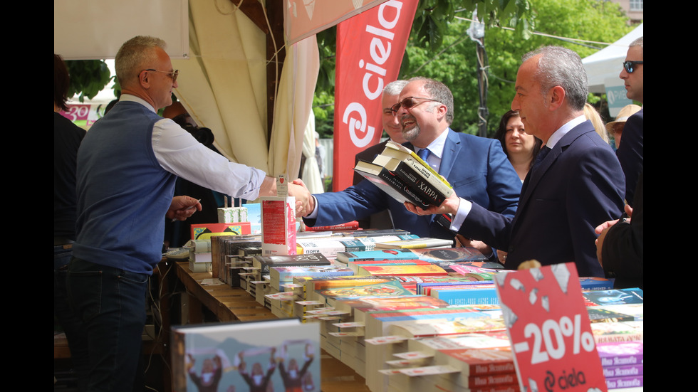 Започна Пролетният панаир на книгата