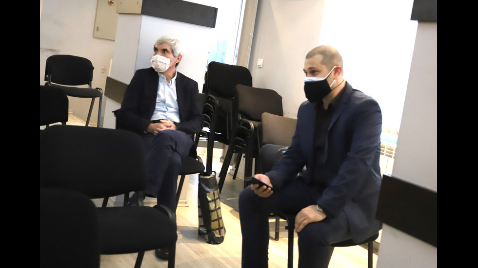 Тестват за коронавирус членове на БСП след положителната проба на Янаки Стоилов