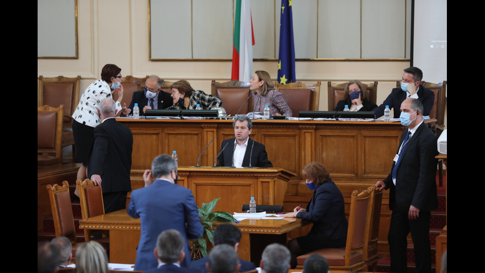 Бурни дебати в първия работен ден на новото Народно събрание