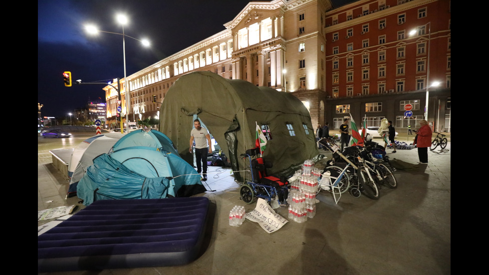 82-ра вечер на антиправителствени протести в София