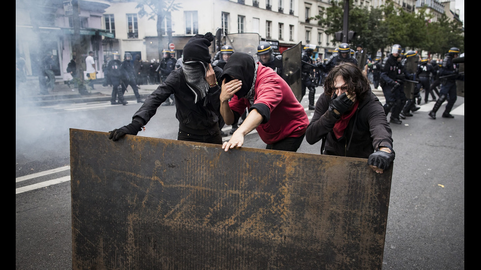 Безредици по време на протест в Париж