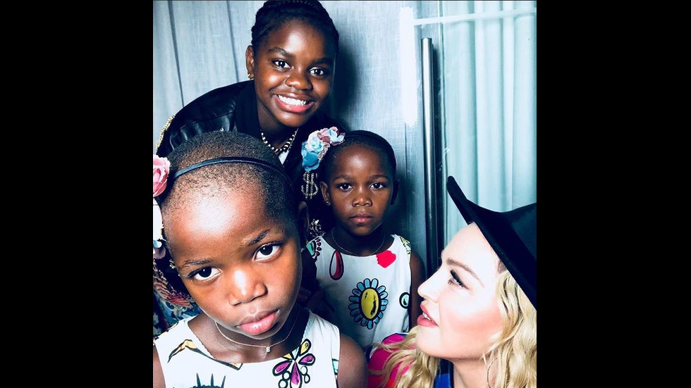 Мадона събра децата си за Деня на благодарността
