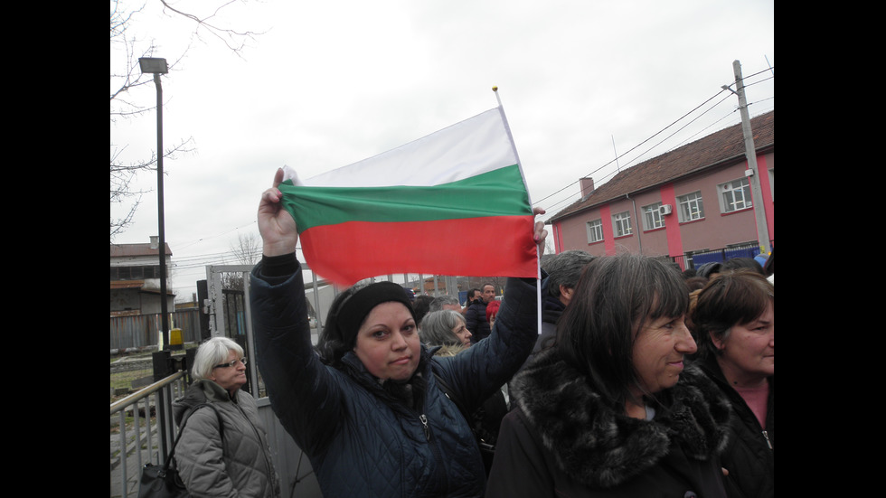 Над 100 шивачки на протест в Дупница