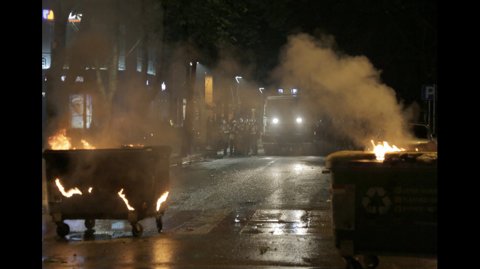 Полицай беше ранен на митинга на опозицията в Тирана